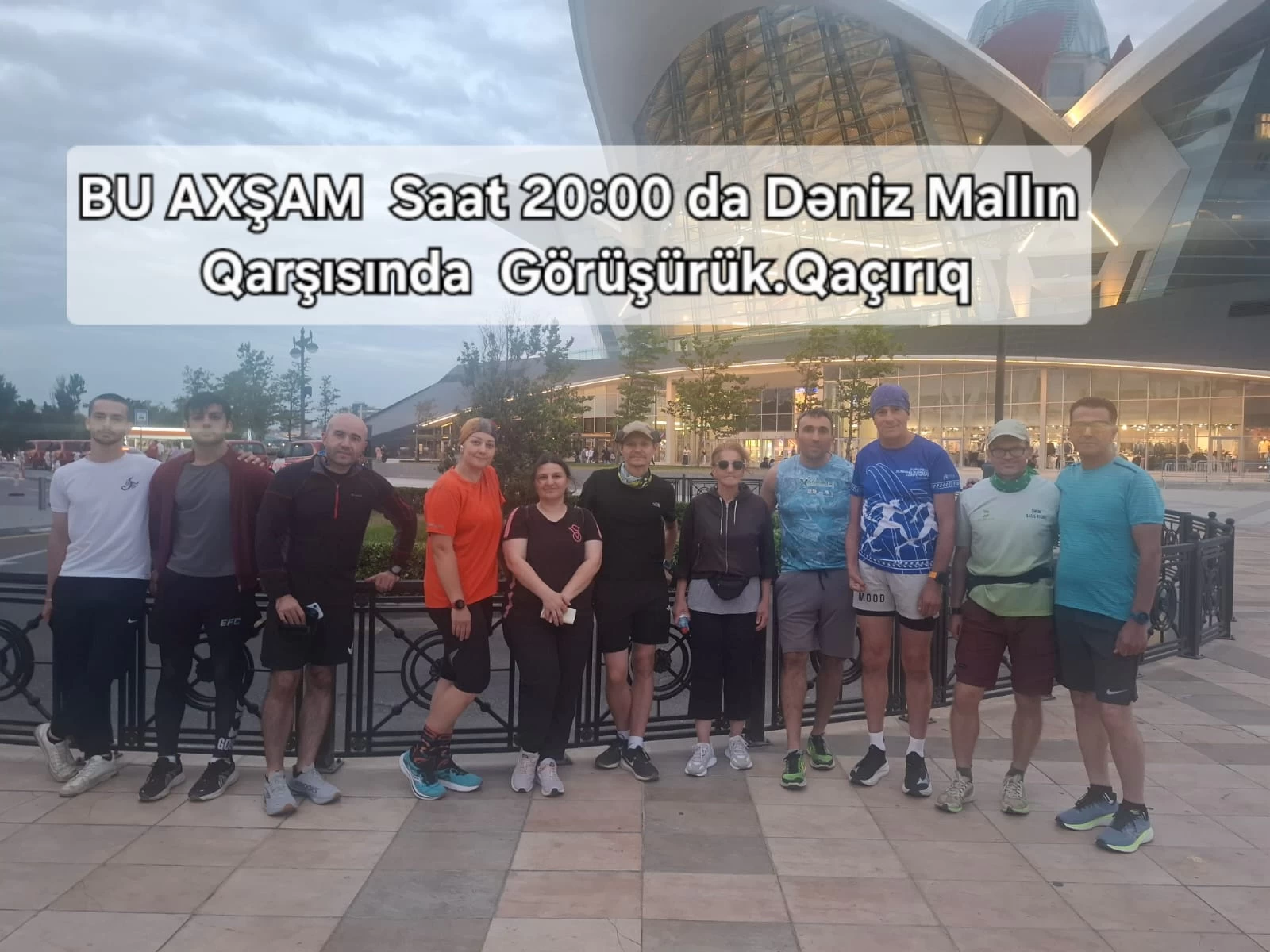 Bu axşam saat 20:00 Dəniz Mall ın Qarşısında görüşüb deyir gülür gələcək planlardan danışır qaçırıq arada temli və yavaş.Sizi görmək çox xoş olacaq.